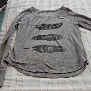 American Eagle Outfitters Gray Feather Print Long Sleeve Tee